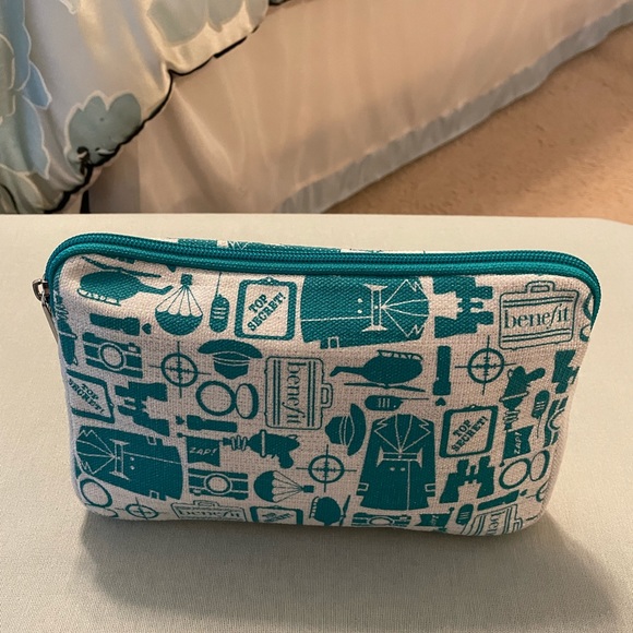 Benefit Cosmetic Bag. - Picture 4 of 7